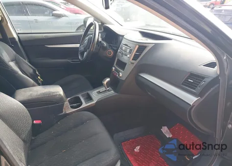 2010 Subaru Legacy 2.5I z USA, uszkodzony, nr VIN 4S3BMBA66A3233523